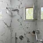 Lexhulo Room's *